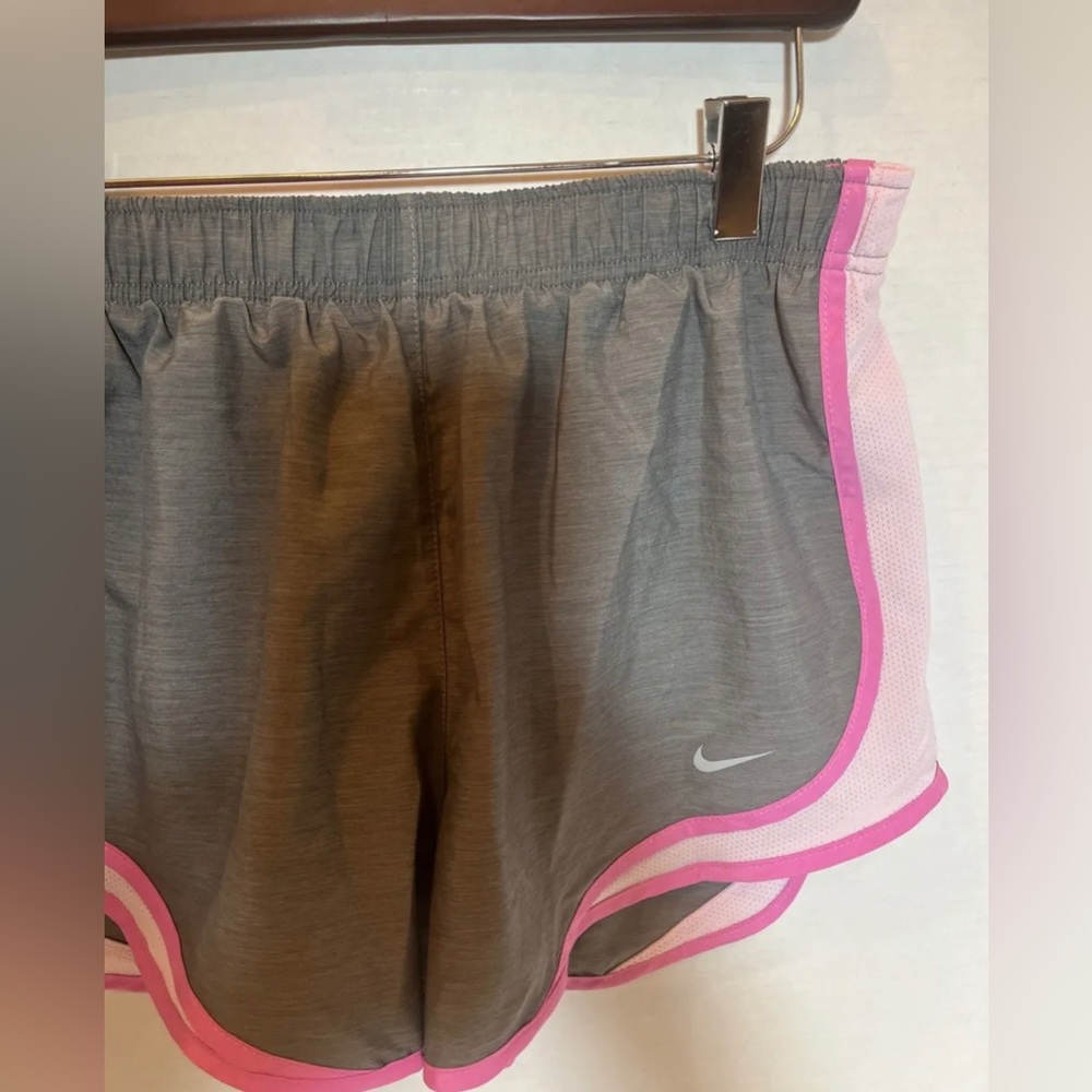 PRE-OWNED NIKE WOMEN'S DRY FIT TEMP SHORTS- GRAY & PINK- MEDIUM - Picture 2 of 5